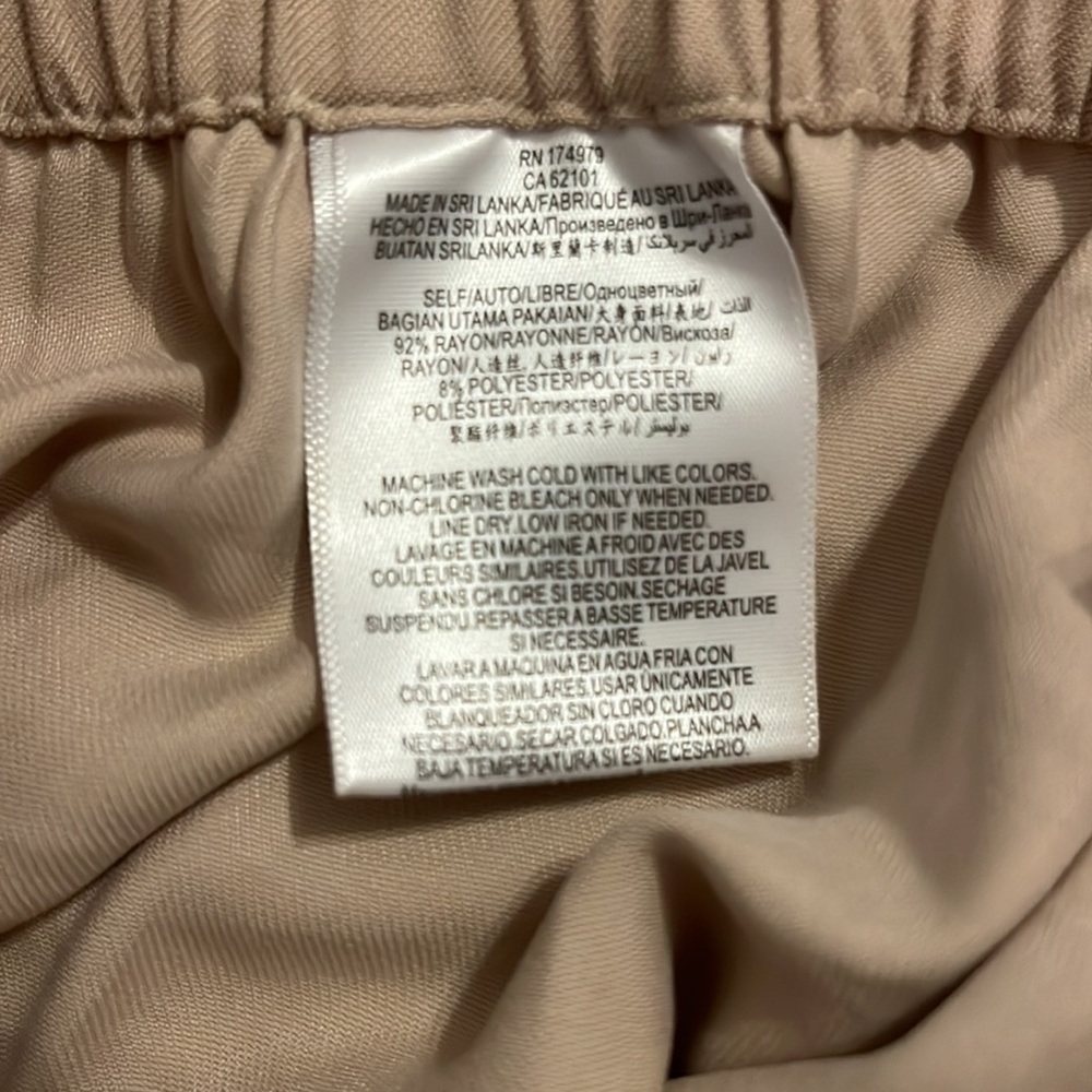 NWT BCBG shorts with tie front design taupe size Small - Picture 6 of 6